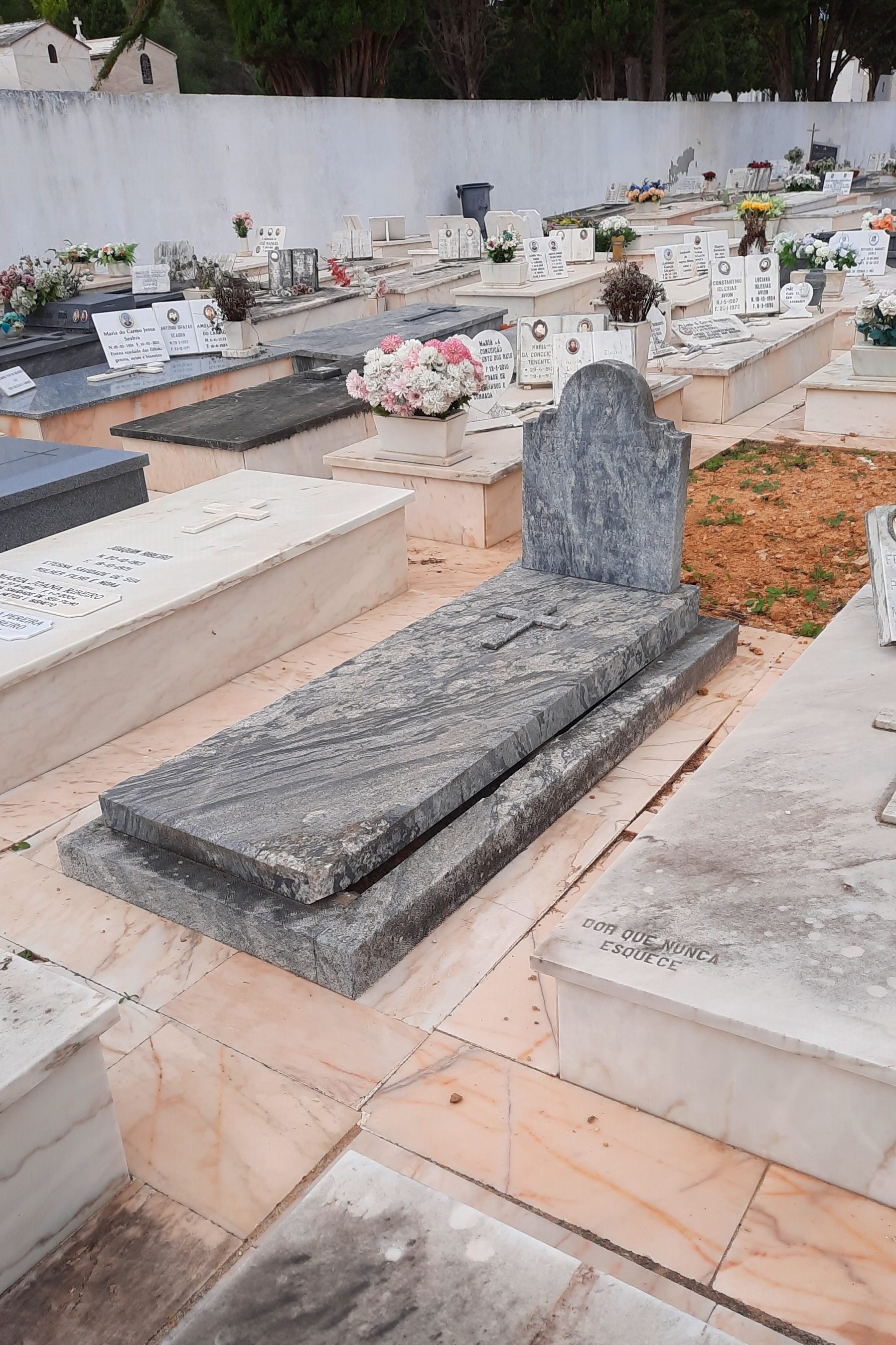 Aldo Castellani's tomb, Cemiterio da Guia, Cascais - 02.jpg